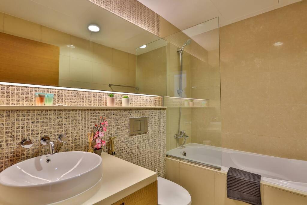 Lux 1Br 2 Min To Burj Khalifa Daire Dubai Dış mekan fotoğraf